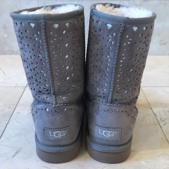 Beautiful⚡️Women’s Uggs - Picture 2 of 15